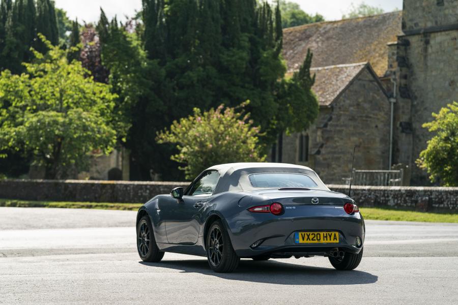  Mazda MX-5 R-Sport (ND) 2020 года  (UK) (фото 2 из 86)